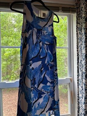 Anne Klein Blue and White Floral Sleeveless Shift Dress